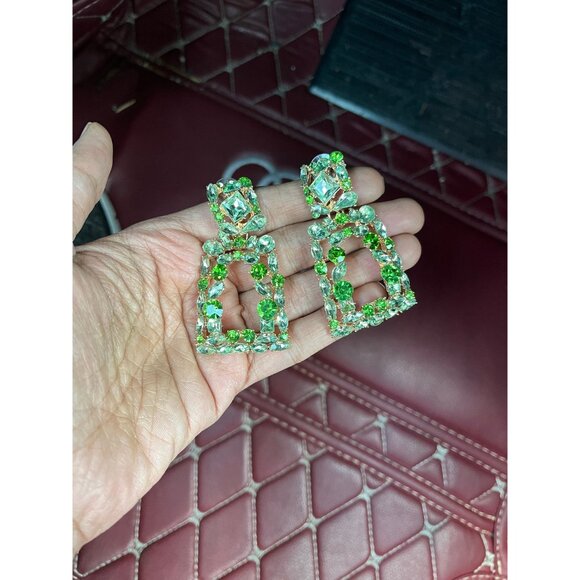 Light green earrings, peridot lime gold crystal rhinestone large big earrings - Picture 4 of 5